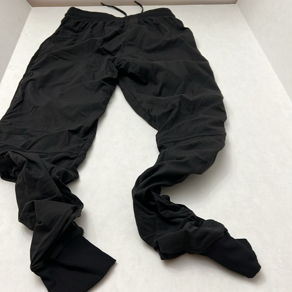 Lululemon pants size 2 - Picture 6 of 6